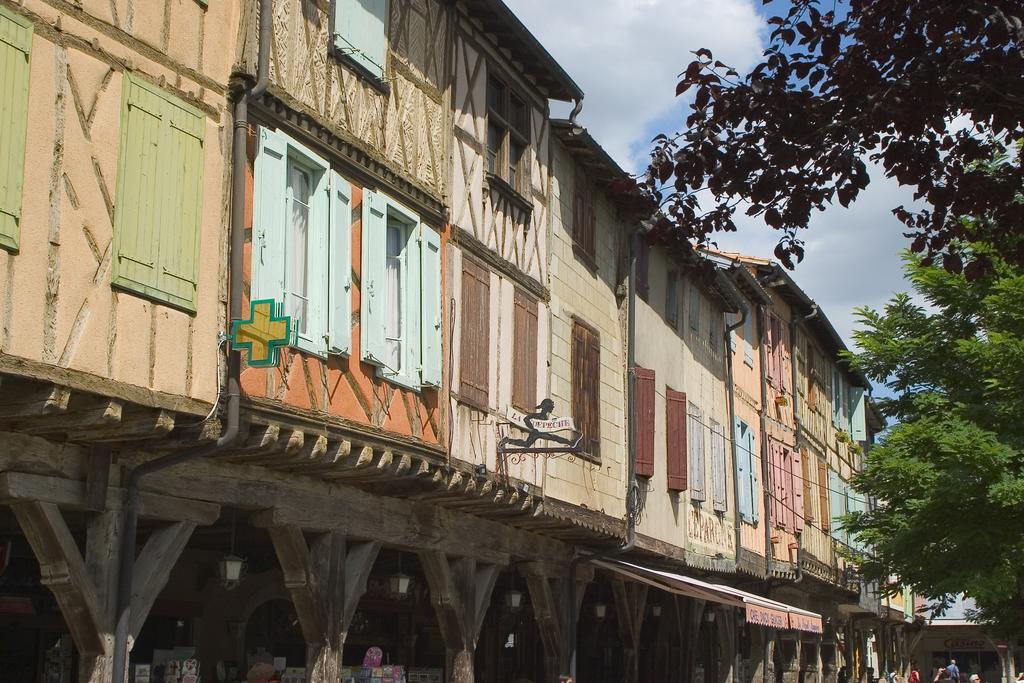 Hotel Le Commerce Mirepoix  Exterior photo